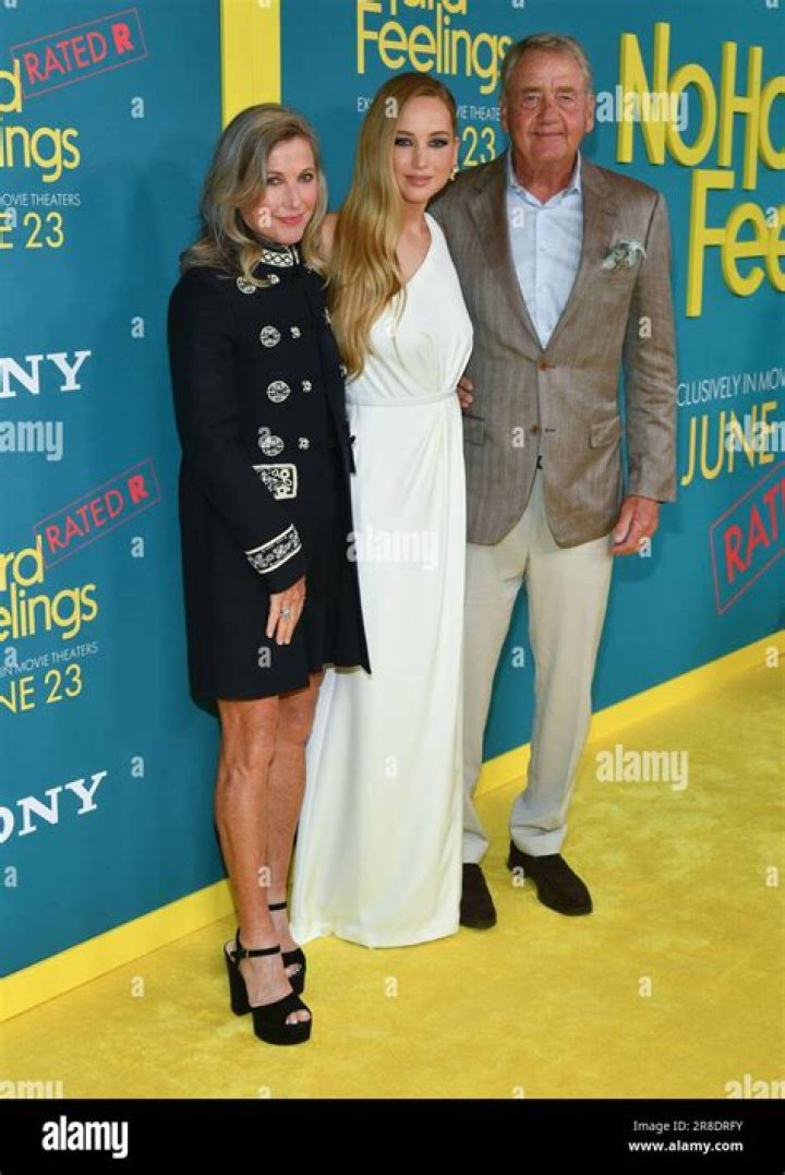 Unveiling Jennifer Lawrence's Height: Surprising Revelations